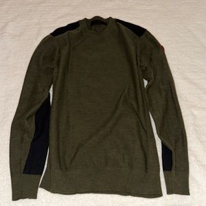 Canada Goose sweater, size medium, perfect condition